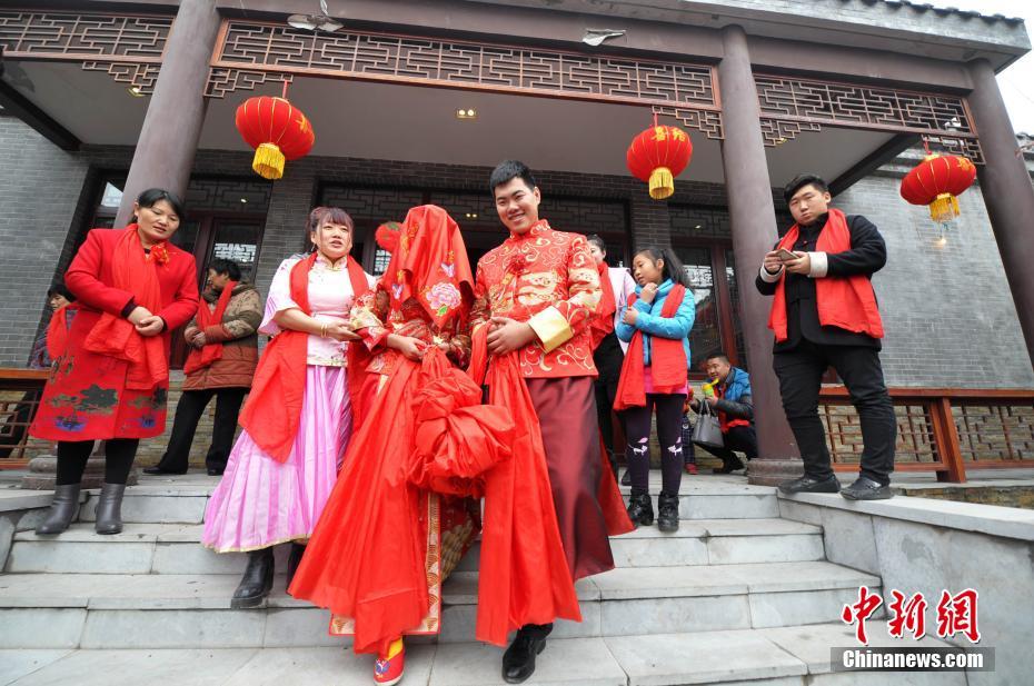 高頭大馬八抬大轎娶媳婦 90后的中式傳統婚禮