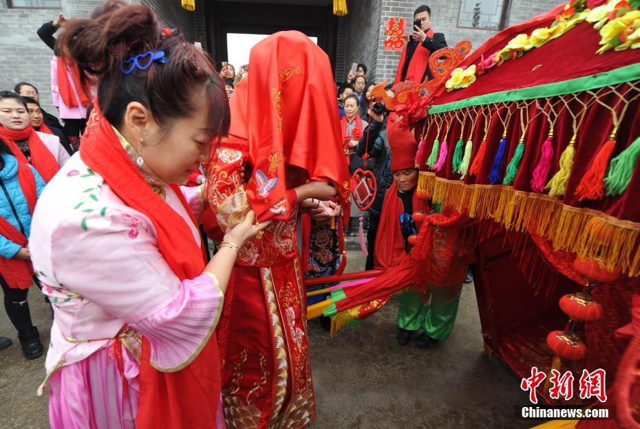 高頭大馬八抬大轎娶媳婦 90后的中式傳統婚禮