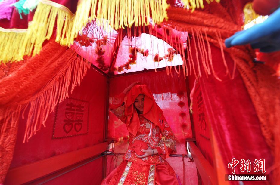 高頭大馬八抬大轎娶媳婦 90后的中式傳統婚禮