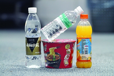 塑料包裝給我們的生活帶來了便利。 宋嶠