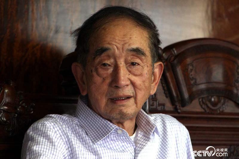 中國工藝美術大師、高級工藝美術師、當代知名雕塑藝術家邱雙炯 王甲鑄 攝