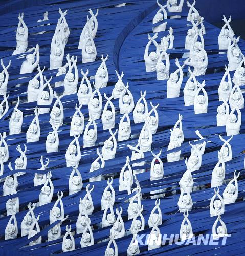  9月6日，北京2008年殘奧會(huì)開幕式在國(guó)家體育場(chǎng)“鳥巢”舉行。這是演員在開幕式上表演舞蹈《飛翔》。