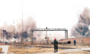 300公斤炸藥爆破4座水塔 國內規模最大定向爆破