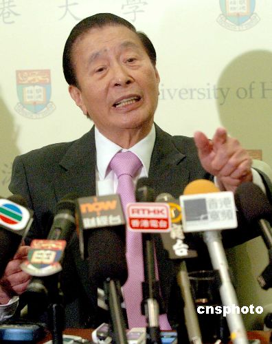 香港四富豪市值蒸發萬億港元 李嘉誠縮水3900億