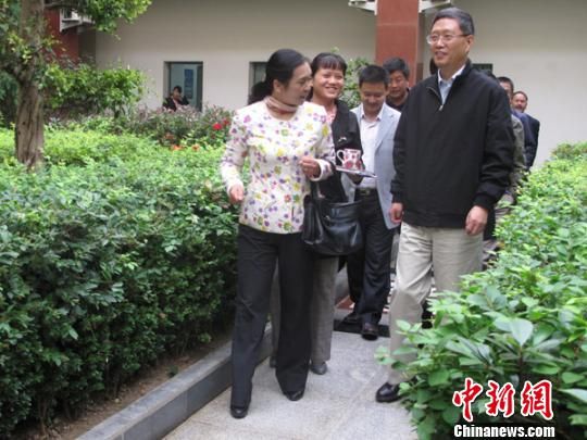 何亞非勉勵迪慶發揮自身優勢做好涉藏僑務工作