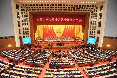 中國共產黨第十八次全國代表大會在北京隆重開幕 。11月8日，中國共產黨第十八次全國代表大會在北京人民大會堂隆重開幕。 這是大會會場。 新華社記者 李濤 攝