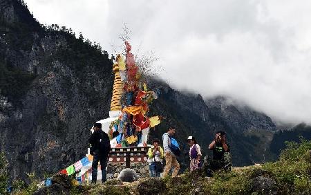 巴拉格宗景區震后重新開放