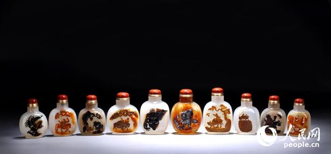 李克生作品：嶺南薈萃“水上漂”鼻煙壺十件套。資料圖片