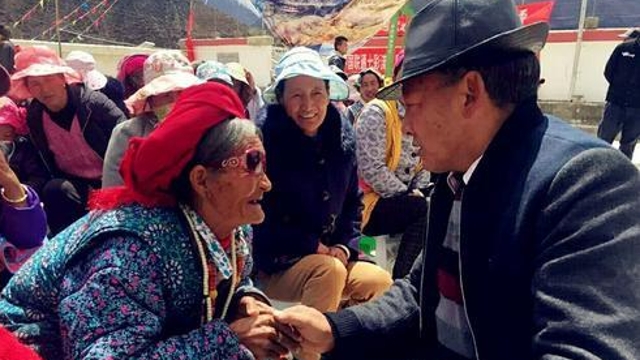 退休教師李忠義成為大家學習的榜樣