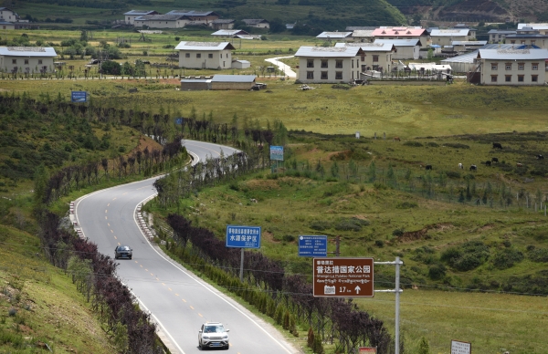 迪慶公路局推進美麗公路建設(shè)紀實
