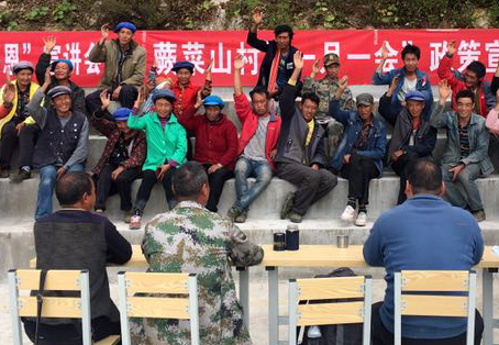維西縣中路鄉(xiāng)蕨菜山村委會開展“贊身邊人，身邊事，講黨恩，奮脫貧”宣講活動