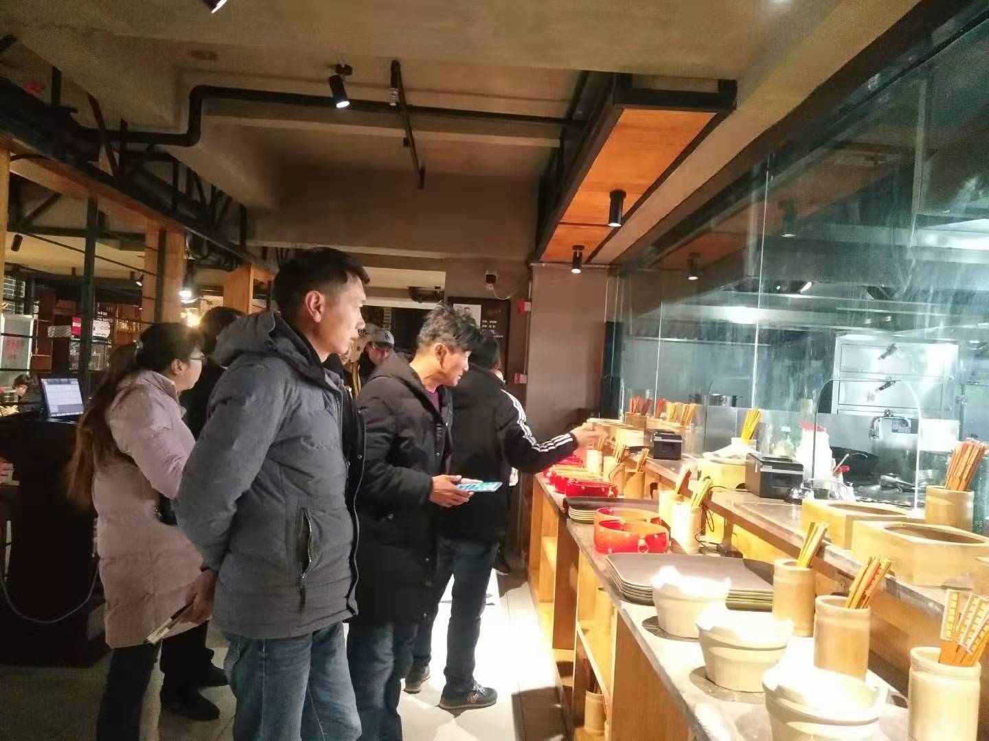 香格里拉市加強“明廚亮灶”監管