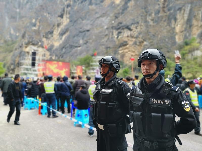 香格里拉警方全力護航巴拉格宗音樂節