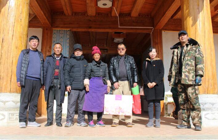 州科協干部職工到小中甸鎮慰問貧困戶