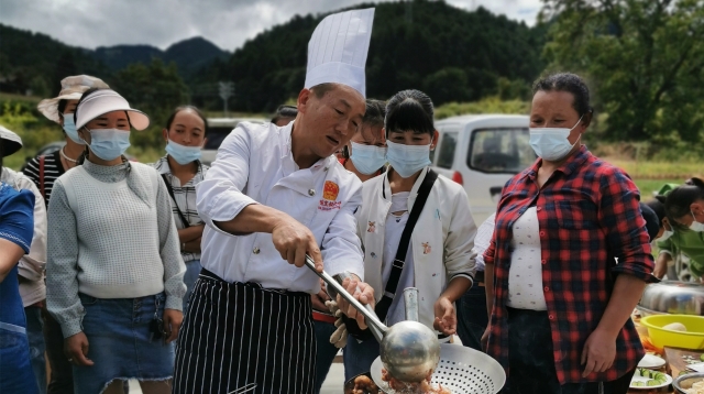 維西縣舉辦“中式烹調廚藝”培訓班