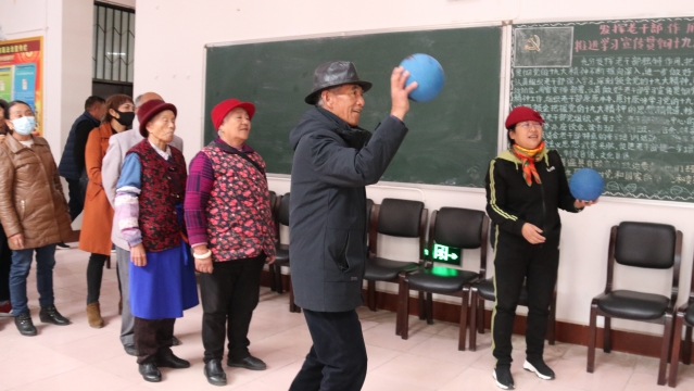 州委老干部局開展重陽節活動
