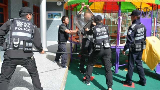 保和鎮派出所聯合縣幼兒園開展反恐演練