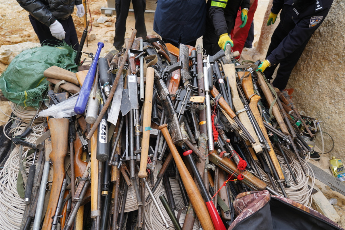 迪慶警方集中銷(xiāo)毀非法槍爆物品