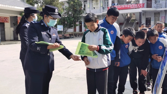 維西縣民族小學開展“反邪教宣傳教育進校園”活動