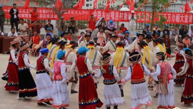 拉嘎洛村歡歌暢舞慶祝中國共產黨成立100周年
