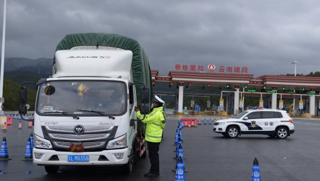 香麗高速公路交巡警大隊:統籌做好交通保障和疫情防控工作