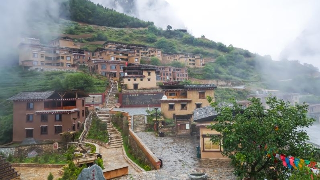 巴拉格宗景區對州內游客實行半價優惠