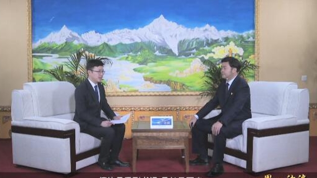 德欽縣縣長馬國忠做客《一周一訪談》節目