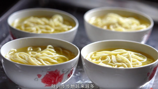 在維西這家灰水面里嘗出了幸福的味道！