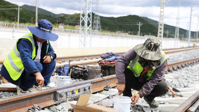 【網絡中國節·中秋】致敬堅守丨迪慶多個重點項目“雙節”不停工