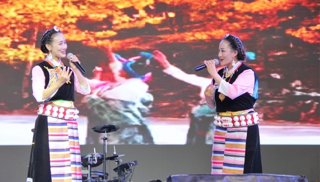 優秀青年歌手演唱會唱響古城夜