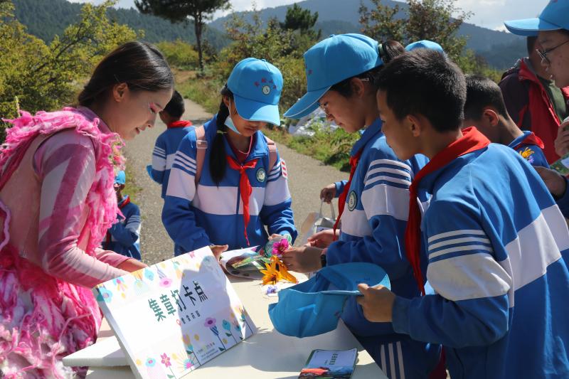 “枳夢童語”高山植物數字藝術科普展在香格里拉市高山植物園舉行