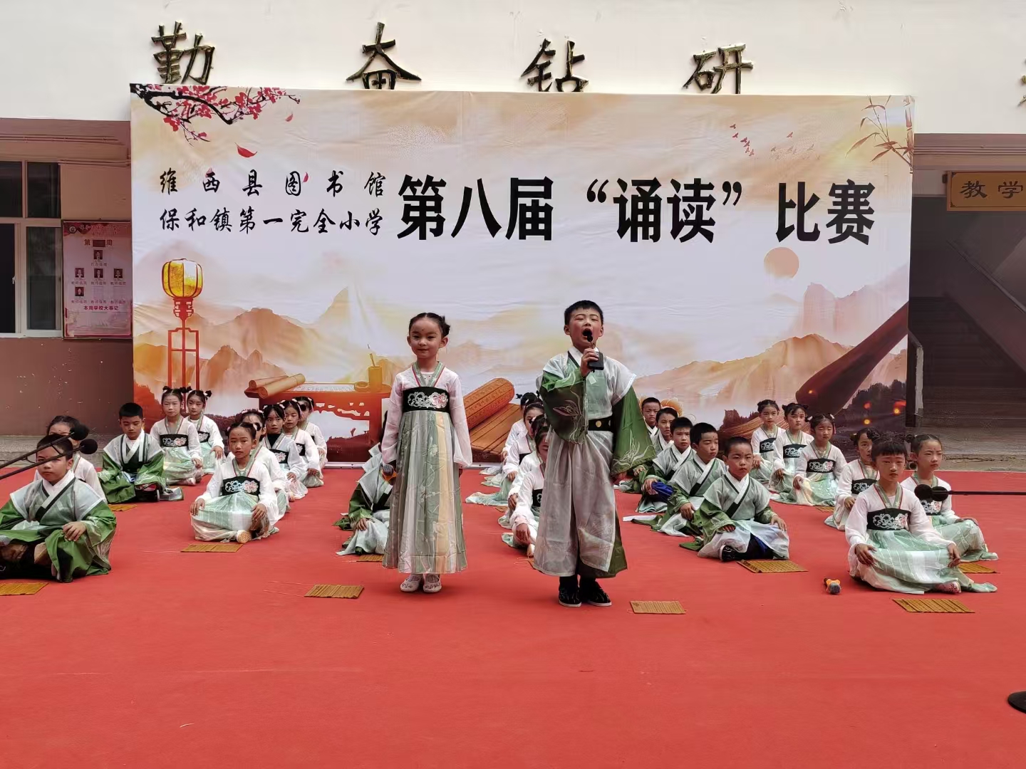 維西縣新時代文明實踐中心在各中小學組織開展“強國復興有我——共慶華誕·筑夢未來”國學經典誦讀文明實踐活動