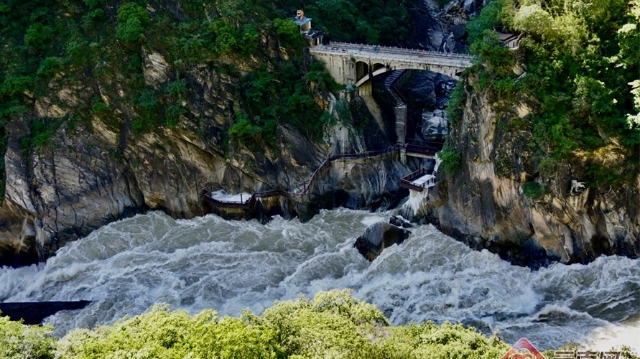 旅居云南 暢游山海｜香格里拉虎跳峽讓游客領略大自然的鬼斧神工