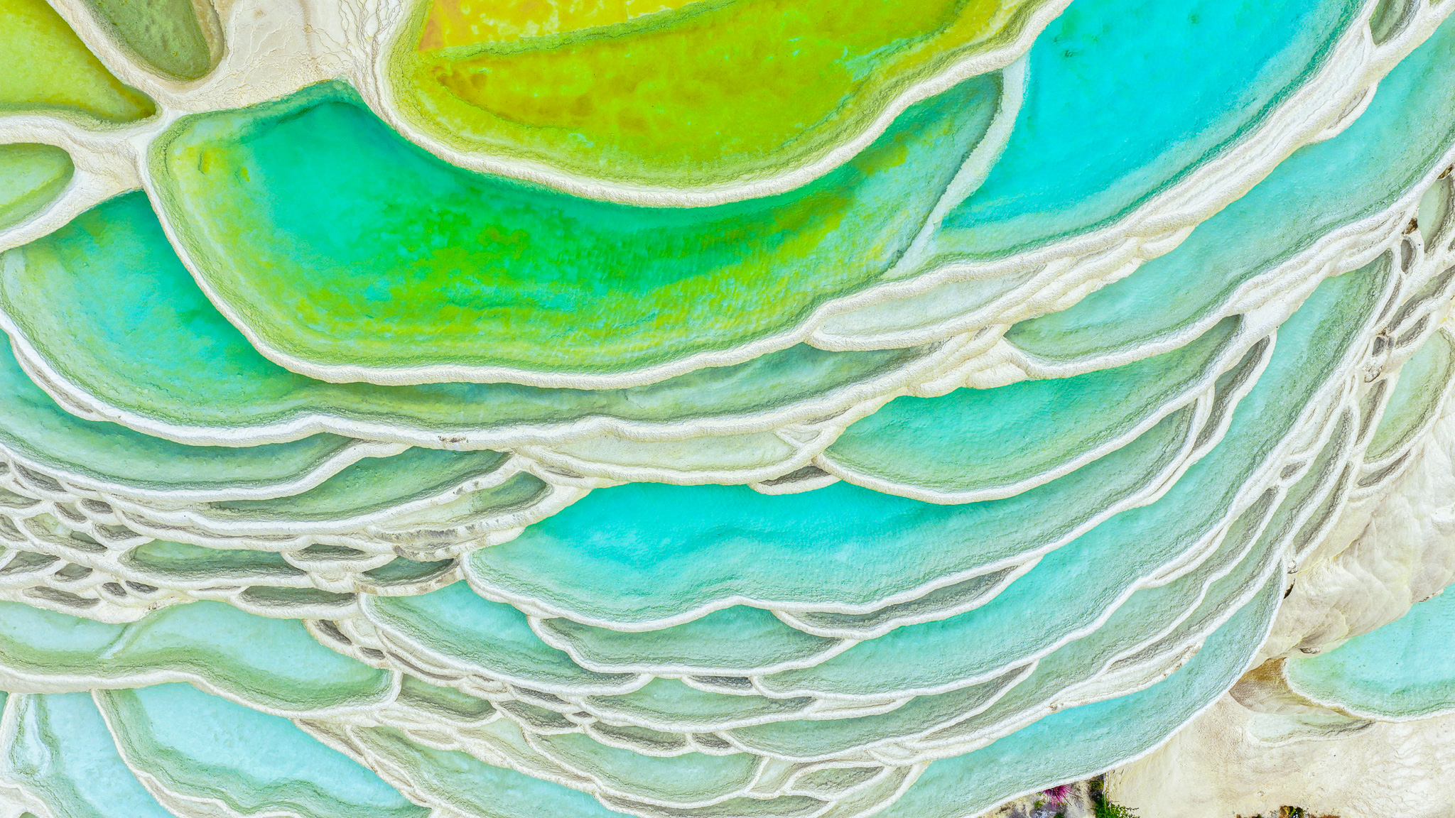 果凍色的湖水你見過嗎？香格里拉白水臺美得好夢幻