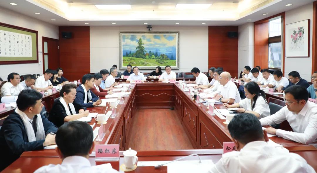 迪慶州與8家省屬企業(yè)舉行對(duì)口支援工作座談會(huì)