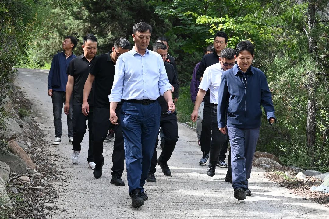張衛東到德欽縣巡林巡河時強調 要強化生態保護責任落實 堅決守護好綠水青山