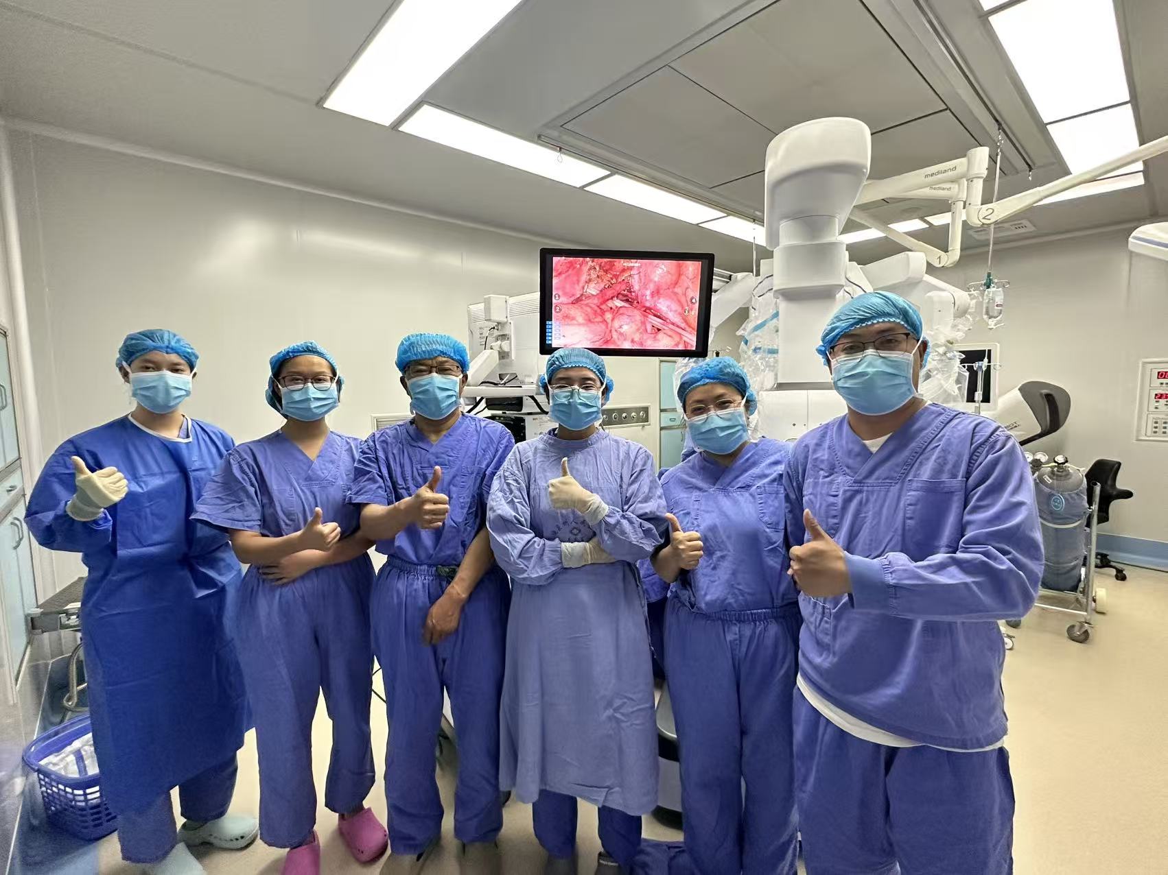 州人民醫(yī)院首次獨立完成機器人輔助膀胱輸尿管再移植手術(shù)