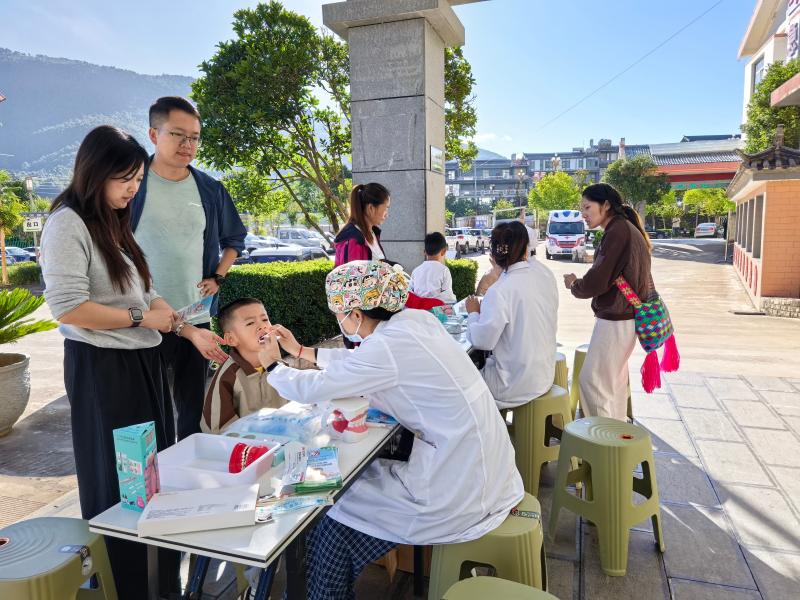 維西縣人民醫(yī)院組織開展2025年“全國愛牙日”宣傳活動