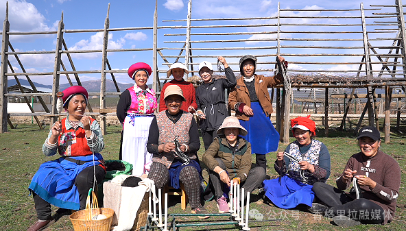 答好五問促增收 | 小中甸媽媽們的“指尖魔法”：傳統手工藝織出致富路