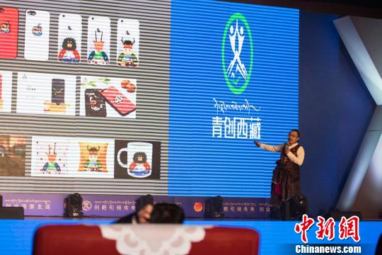 圖為決賽選手進(jìn)行PPT項(xiàng)目路演?！『闻罾?攝