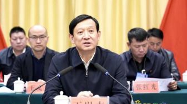 王以志在州工商業聯合會（總商會）第六次代表大會開幕式上強調：帶領全州民營經濟人士擔負起新時代賦予的光榮使命