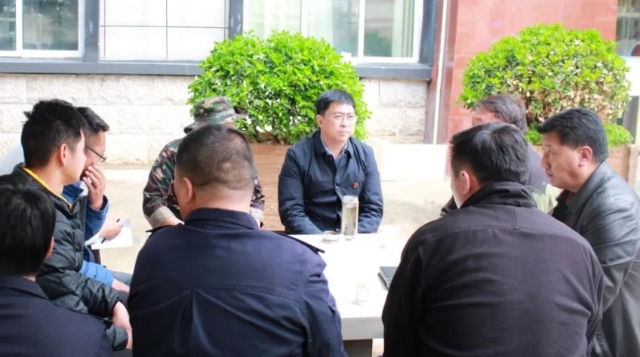 彭山同志在調研維穩工作時強調 要以更高的認識更好的作風更實的舉措 做好維穩各項工作