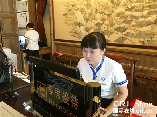 圖片默認標題_fororder_鄰村的胡精敏認為在篁嶺酒店上班比進城務工更劃算_副本_副本